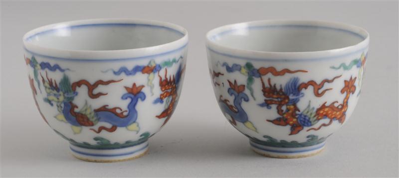 PAIR OF CHINESE FAMILLE VERTE PORCELAIN 13db4c