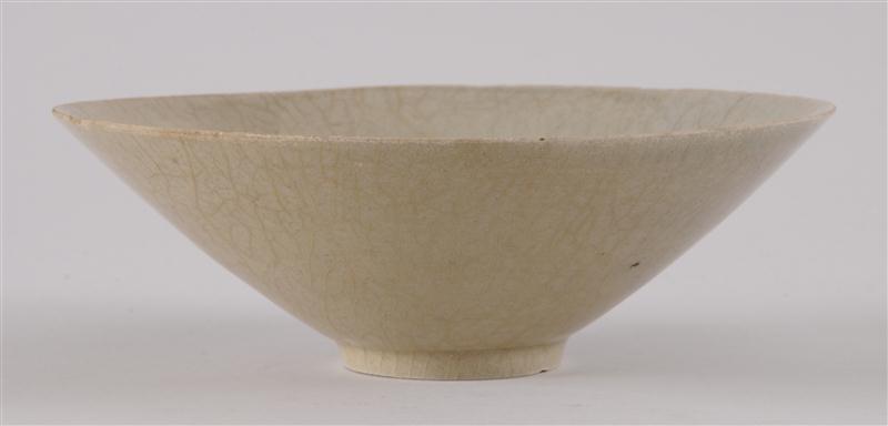 SUNG DIN YING GLAZED POTTERY BOWL The