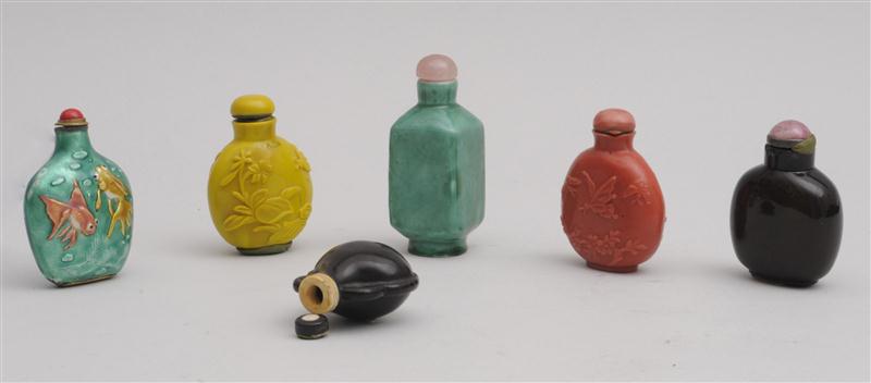 SIX CHINESE SCENT BOTTLES Comprising 13dbae