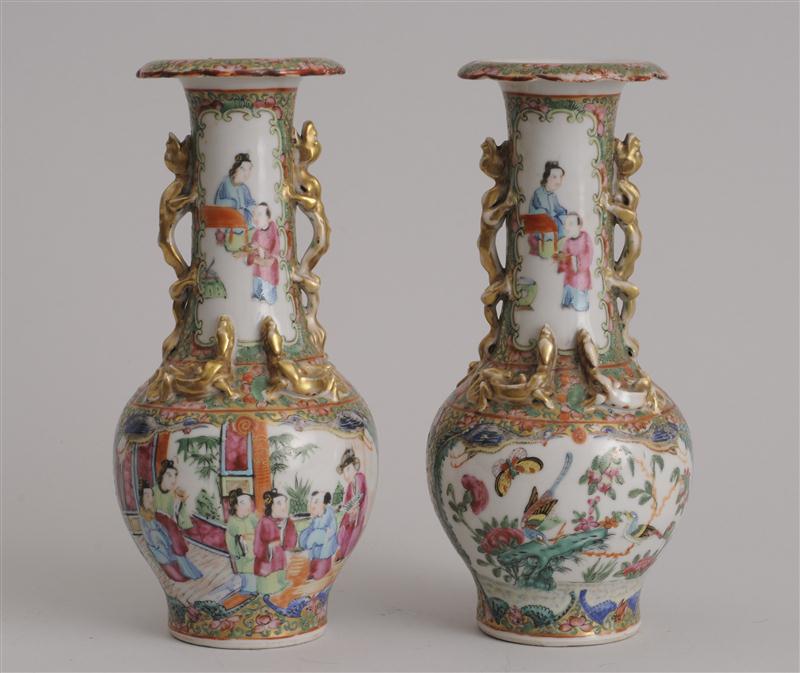 PAIR OF CANTON ROSE MEDALLION PORCELAIN