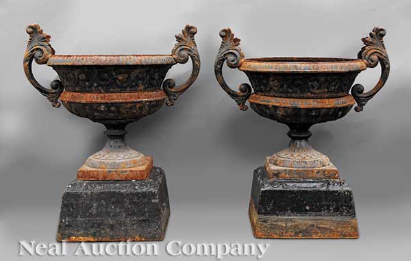 A Pair of American Cast Iron Urns 13e5bd