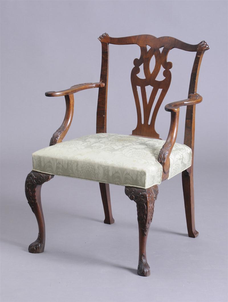 GEORGE II CARVED MAHOGANY ARMCHAIR 140d71