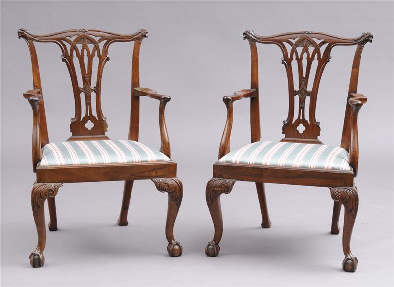 PAIR OF GEORGE III CARVED MAHOGANY 140d80