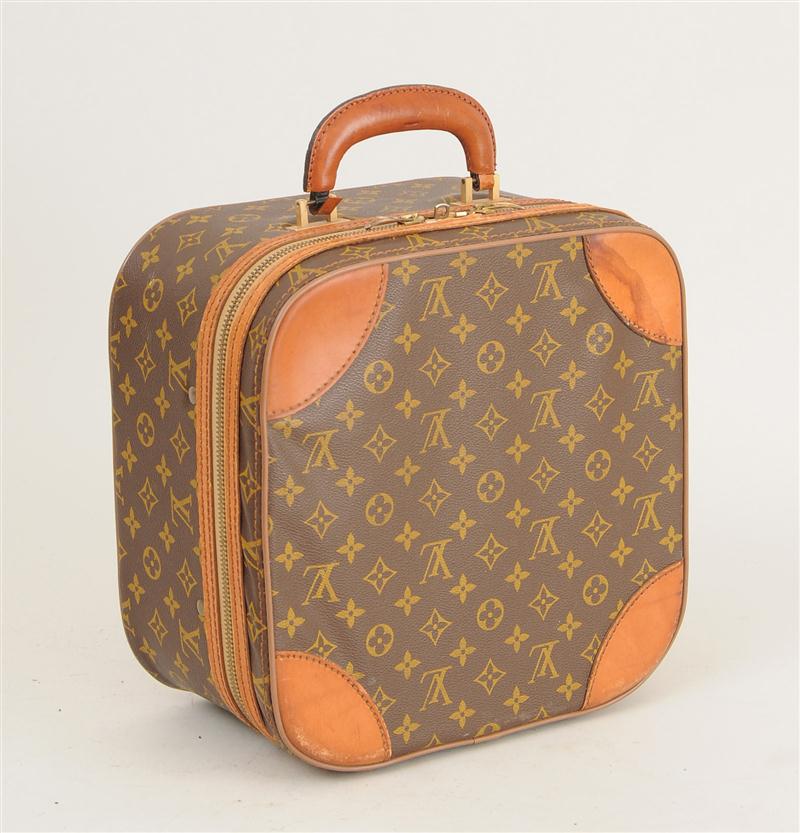 LOUIS VUITTON LEATHER MOUNTED COSMETIC 140e56