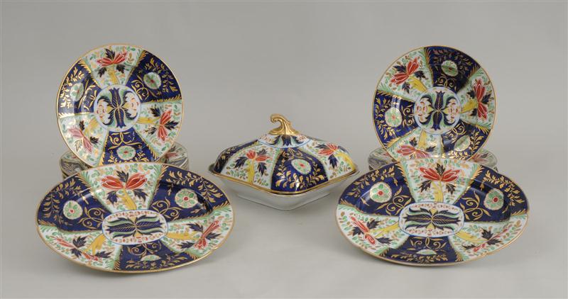 ENGLISH PORCELAIN PART DINNER SERVICE 140e9e