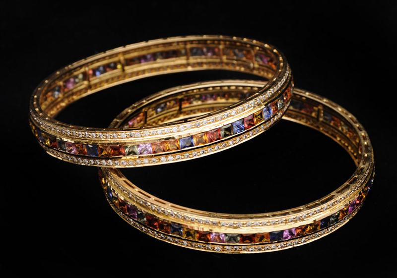PAIR OF 18K GOLD MULTI COLORED 1410d7