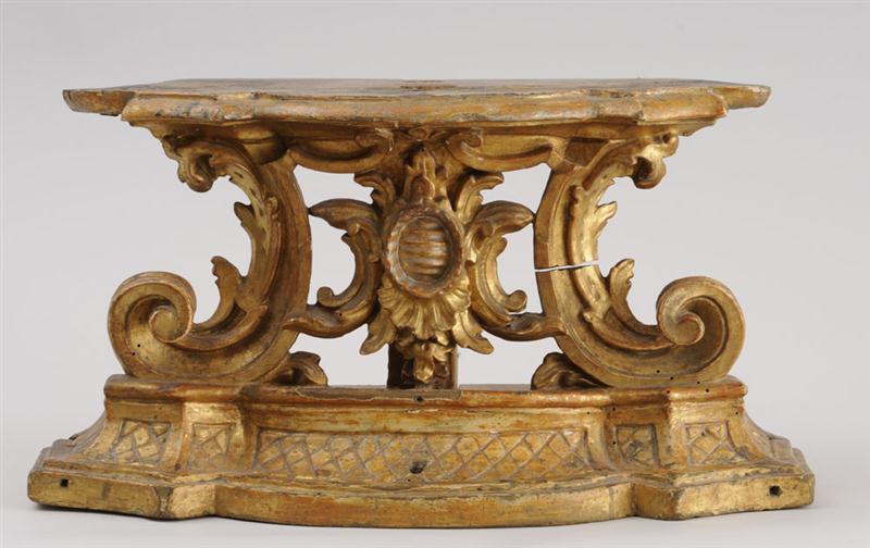 ITALIAN BAROQUE CARVED GILTWOOD