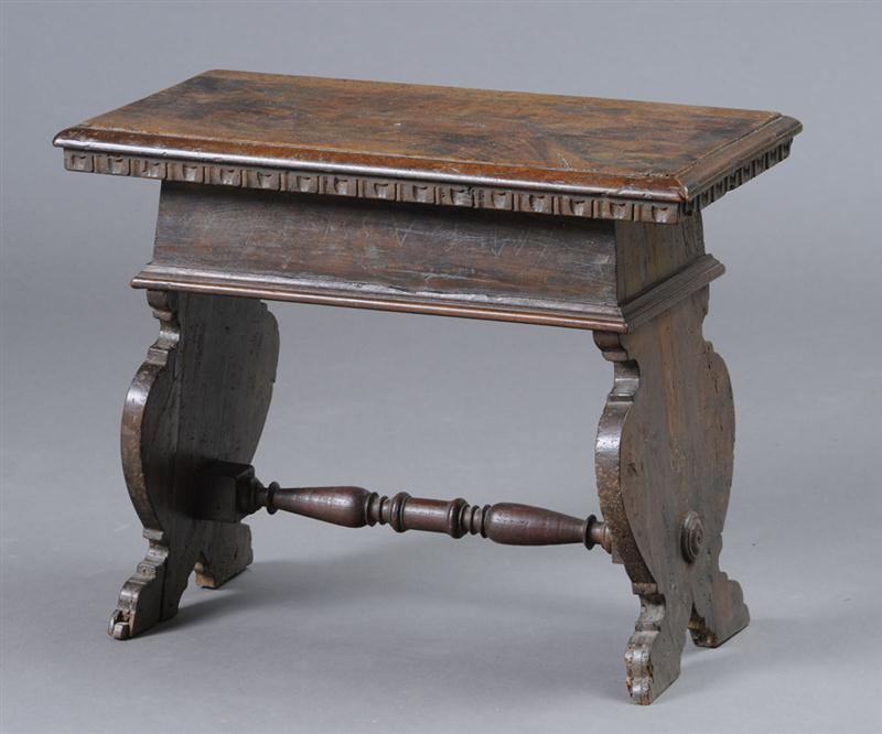 ITALIAN BAROQUE WALNUT STOOL The 1410f1