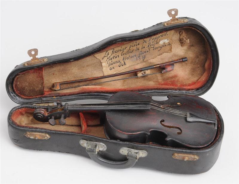 MINIATURE VIOLIN AND BOW WITH LEATHER BOUND 14112c