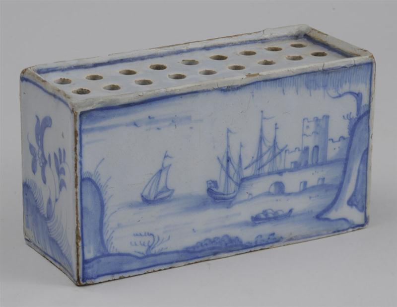 DELFT BLUE AND WHITE FLOWER BRICK 141152