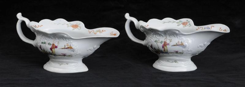 PAIR OF WORCESTER PORCELAIN SAUCE