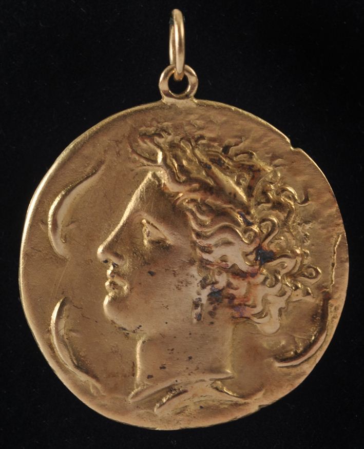 SEAMAN SCHEPPS GOLD PENDANT IN