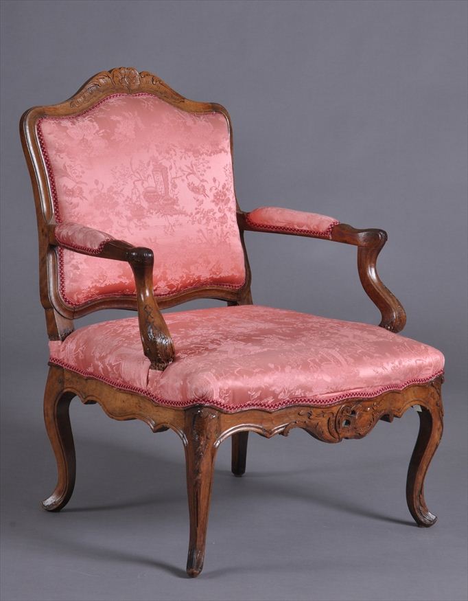 LOUIS XV CARVED WALNUT FAUTEUIL 1417a9