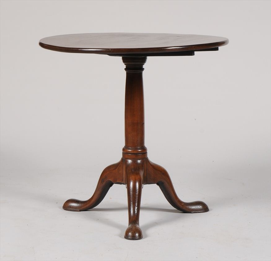 QUEEN ANNE WALNUT TILT-TOP TABLE