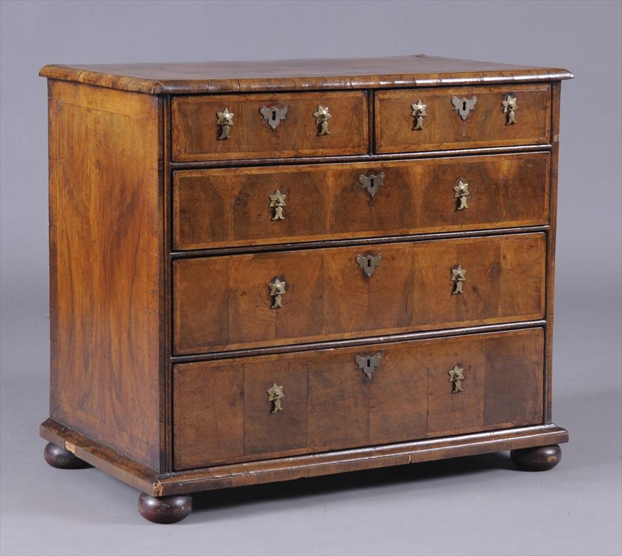 GEORGE I WALNUT CHEST OF DRAWERS 1417d0