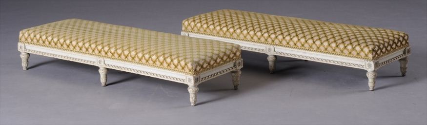 PAIR OF LOUIS XVI STYLE CARVED 141800