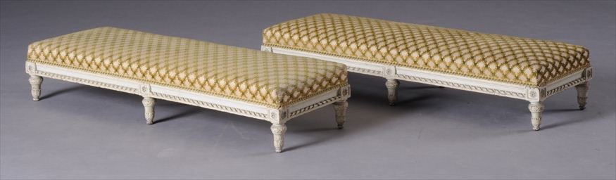 PAIR OF LOUIS XVI STYLE CARVED