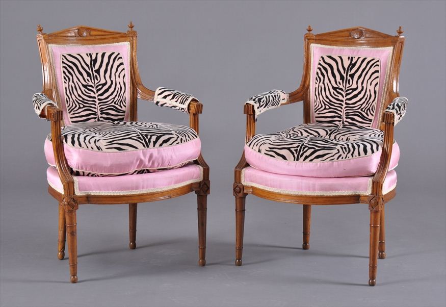 PAIR OF DIRECTOIRE CARVED WALNUT 141804