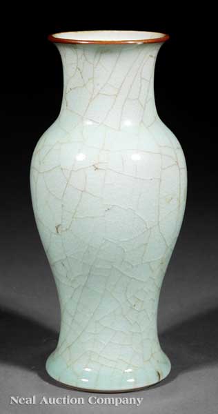 A Chinese Guan Type Porcelain Vase 141a5e