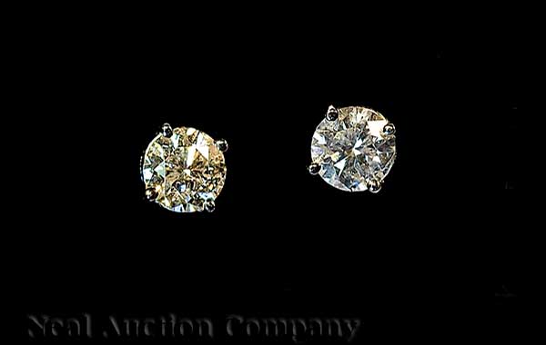 A Pair of 18 kt White Gold and 141ccd