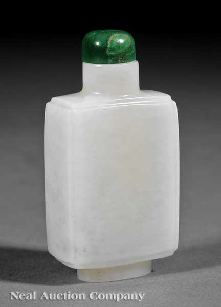 A Chinese Carved White Jade Snuff 141d6c