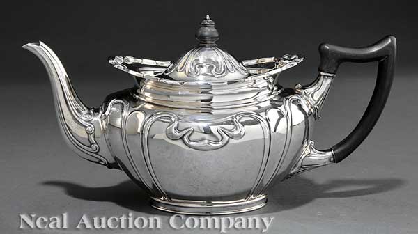 An Edward VII Sterling Silver Teapot 141f22