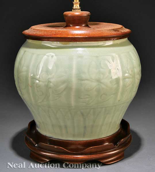 A Chinese Longquan Celadon Jar 1420f5