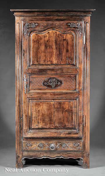 A French Provin ial Carved Walnut 14224f