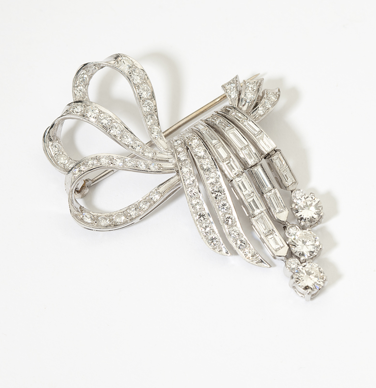 A diamond and platinum ribbon brooch 1422ef