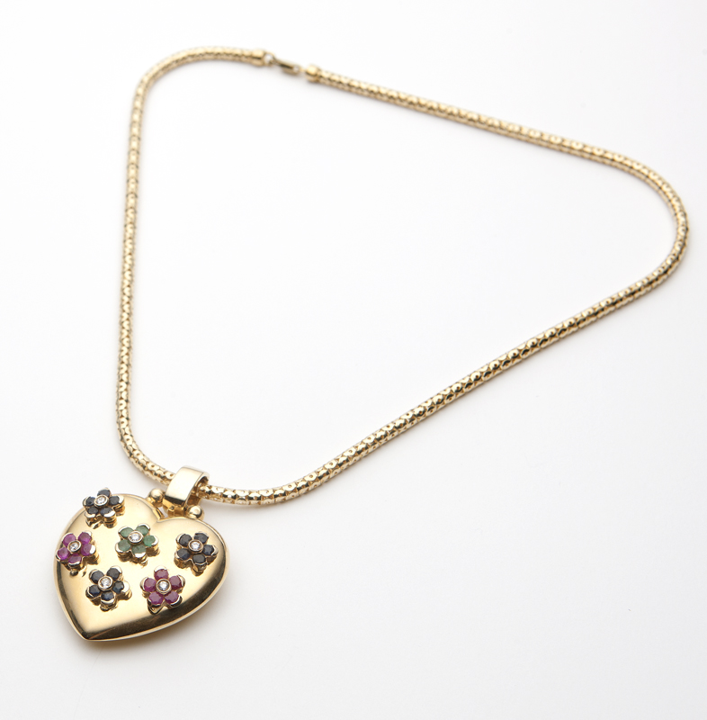 A gem set and gold heart pendant 142333