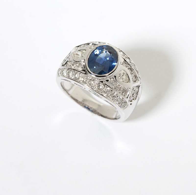 A sapphire diamond and white gold 14236c