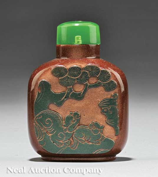 A Chinese Carved Glass Snuff Bottle 1400f0