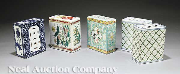 A Collection of Five Chinese Porcelain 140355