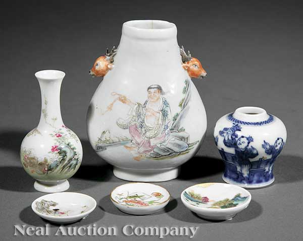 A Group of Three Chinese Porcelain 14035e