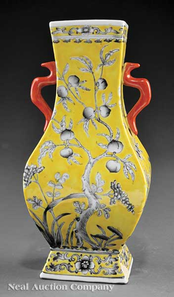 A Chinese Grisaille Decorated Yellow 14044a