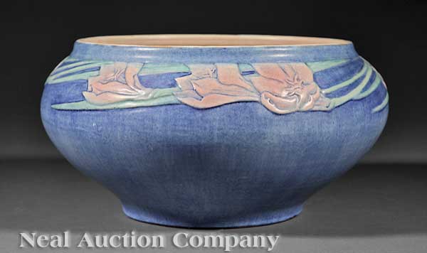 A Newcomb College Art Pottery Matte 1404de