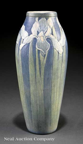A Newcomb College Art Pottery Matte 1407c0