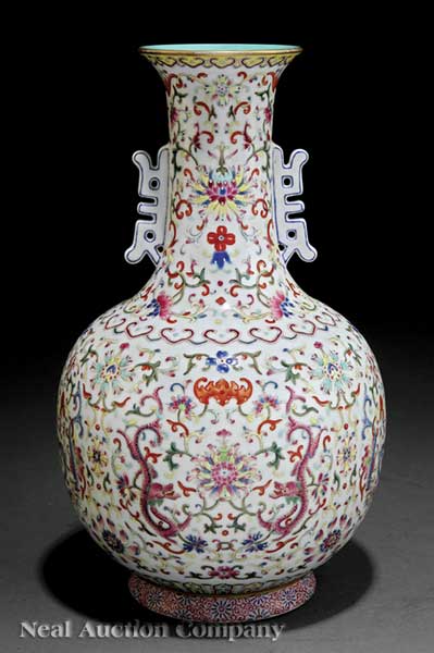 A Chinese Famille Rose Porcelain 1408b6