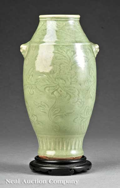 A Chinese Longquan Celadon Porcelain 1408b7