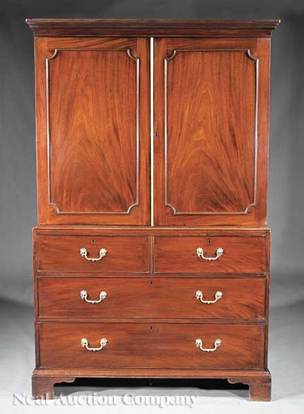 A George III Mahogany Linen Press 1409a5