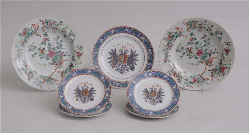 FIVE CHINESE EXPORT PORCELAIN ARMORIAL 140a8c