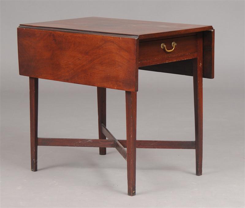 FEDERAL MAHOGANY PEMBROKE TABLE 140aa8