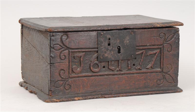 CHARLES II CARVED OAK BOX The hinged 140cb1