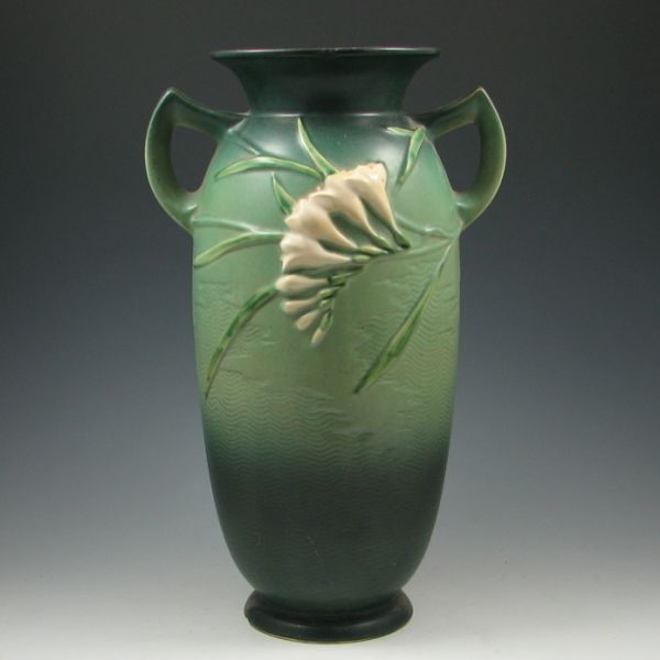 Roseville Freesia 15 Vase green 143c5d
