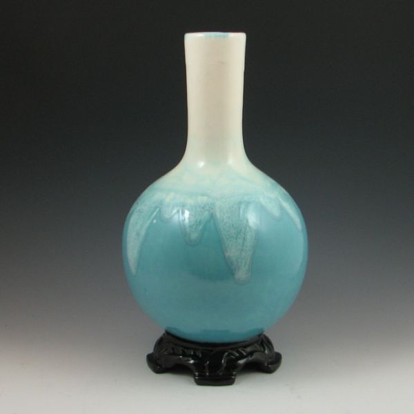 Royal Haeger bulbous vase on an attached
