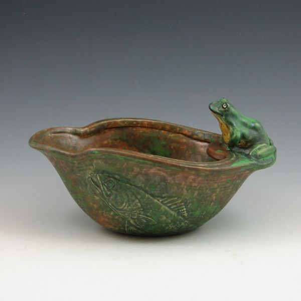 Weller Coppertone bowl with a frog