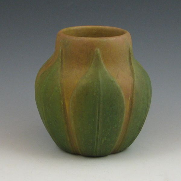Roseville Early Velmoss 126-6 vase