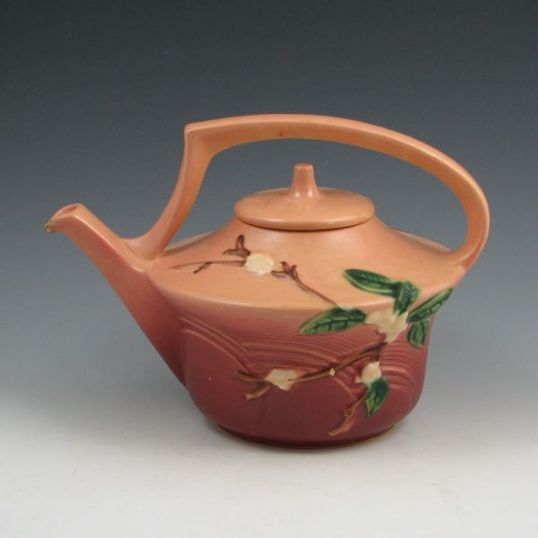 Roseville Snowberry teapot in pink and
