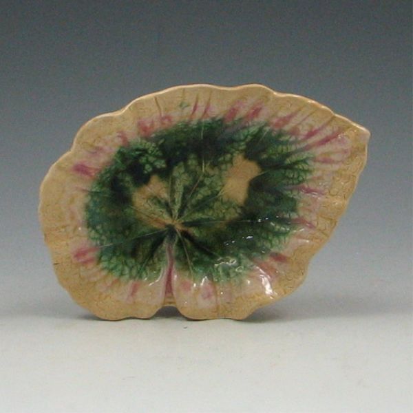 Majolica Etruscan Begonia Dish