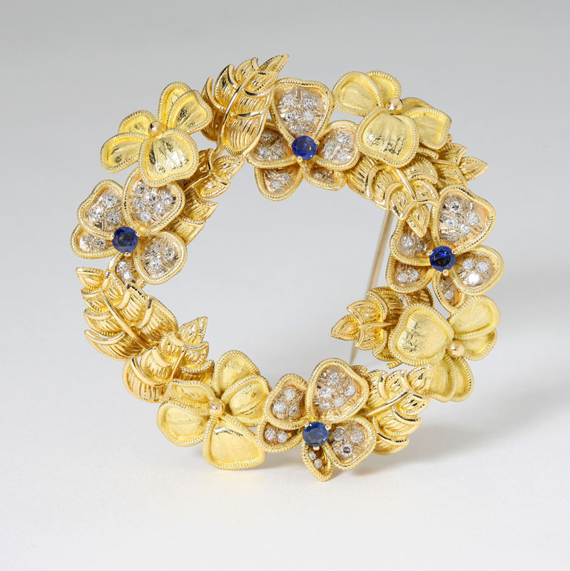 18K yellow gold floral motif circle 14286c